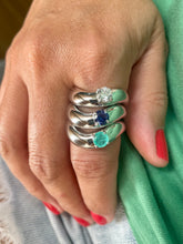 Carregar imagem no visualizador da galeria, Anel onda polido com pedra
