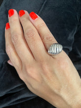 Carregar imagem no visualizador da galeria, Anel dedinho croissant
