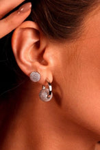 Carregar imagem no visualizador da galeria, Argola esfera cravejada
