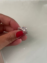 Carregar imagem no visualizador da galeria, Anel solitário love moissanite
