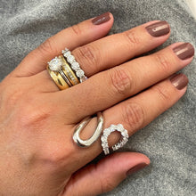 Carregar imagem no visualizador da galeria, Anel gotas polida/cravejada Carla
