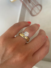 Carregar imagem no visualizador da galeria, Anel solitário moissanite 6mm Luisa
