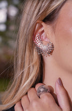 Carregar imagem no visualizador da galeria, Earcuff chapa vasada
