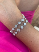 Carregar imagem no visualizador da galeria, Pulseira trevos cravejados
