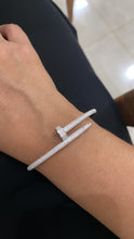 Carregar imagem no visualizador da galeria, Bracelete prego cravejado
