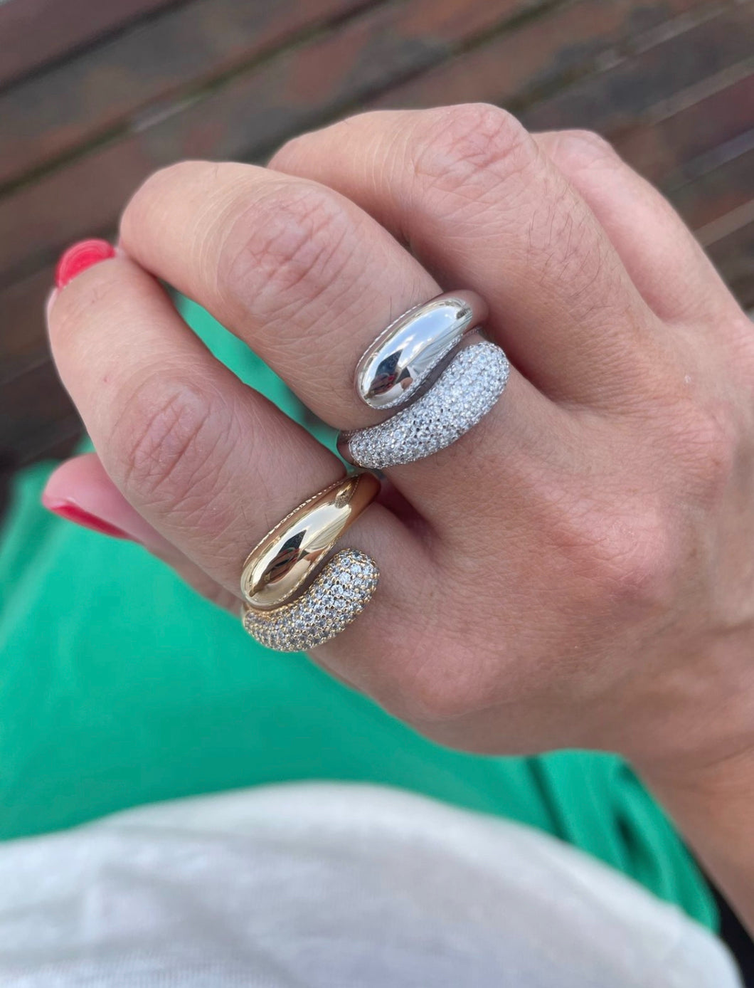 Anel aberto ponta polida e cravejada