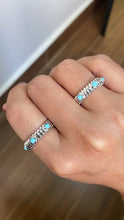 Carregar imagem no visualizador da galeria, Anel frisado com pontos turquesa
