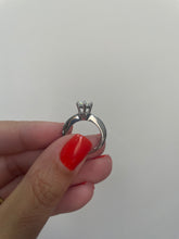 Carregar imagem no visualizador da galeria, Anel solitário 7mm - Thassia moissanite
