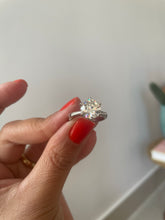 Carregar imagem no visualizador da galeria, Anel solitário Lia moissanite 9mm
