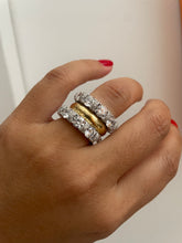 Carregar imagem no visualizador da galeria, Anel aparador inteiro com zirconias intercaladas
