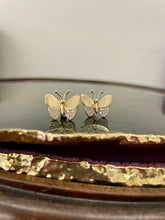 Carregar imagem no visualizador da galeria, Brinco borboleta asa cravejada
