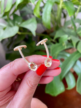 Carregar imagem no visualizador da galeria, Earcuff pedra oval yellow
