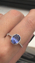 Carregar imagem no visualizador da galeria, Anel oval com zirconias em volta
