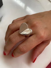 Carregar imagem no visualizador da galeria, Anel coração polido
