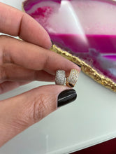 Carregar imagem no visualizador da galeria, Argola basic cravejada
