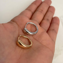 Carregar imagem no visualizador da galeria, Argola polida ondulação
