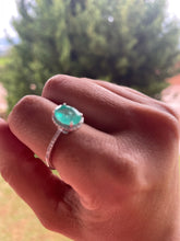 Carregar imagem no visualizador da galeria, Anel oval com zirconias em volta
