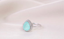 Carregar imagem no visualizador da galeria, Anel gota com zirconias em volta
