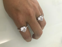 Carregar imagem no visualizador da galeria, Anel coração aro cravejado
