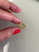 Carregar imagem no visualizador da galeria, Argola basic zirconias
