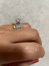 Carregar imagem no visualizador da galeria, Anel solitário sandra
