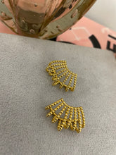 Carregar imagem no visualizador da galeria, Earcuff mini esferas
