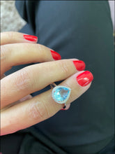 Carregar imagem no visualizador da galeria, Anel gota com zirconias em volta
