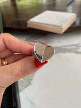 Carregar imagem no visualizador da galeria, Anel coração polido

