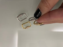 Carregar imagem no visualizador da galeria, Argola retangular detalhes zirconias
