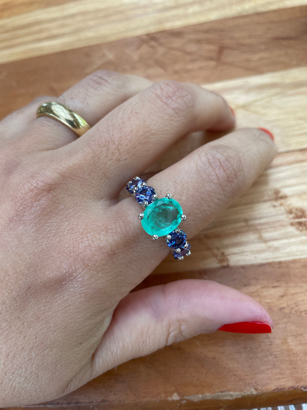 Anel colombiana oval