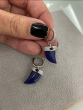 Carregar imagem no visualizador da galeria, Argola dente sabre azul
