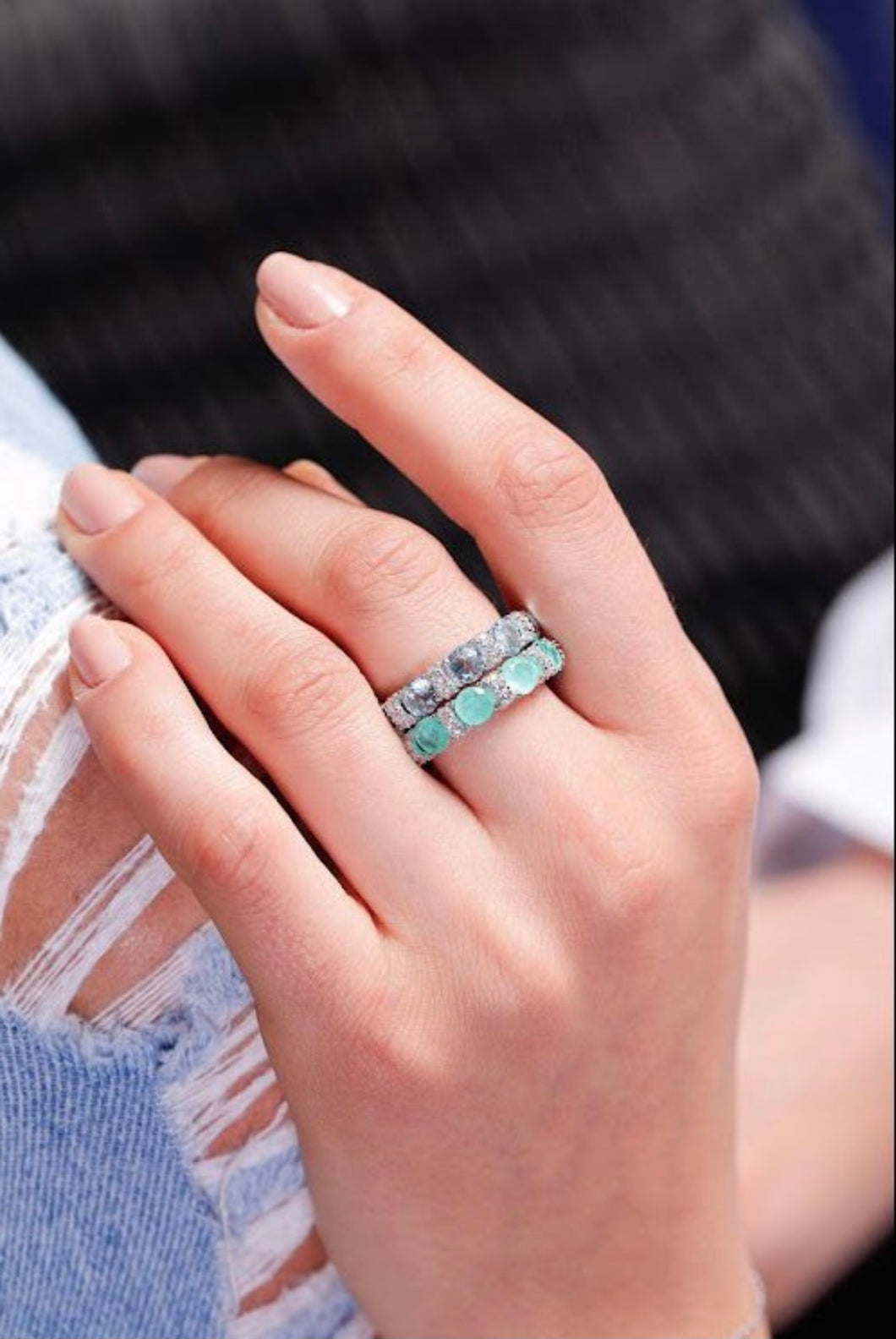 Anel aparador inteiro esmeralda colombiana