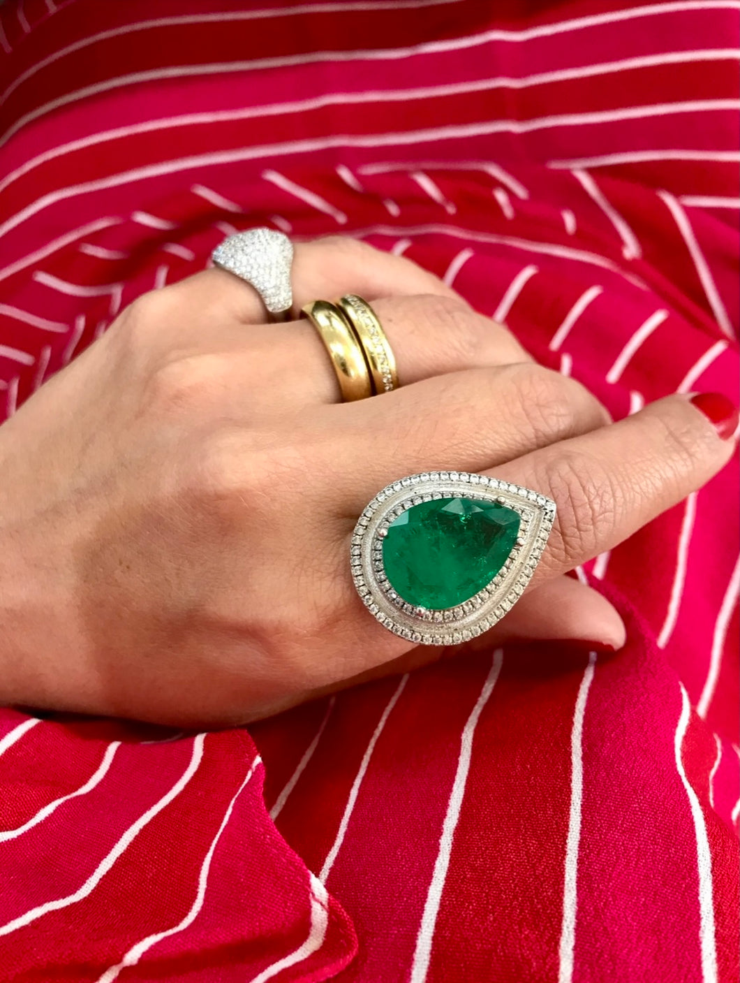 Anel gota esmeralda com zirconias