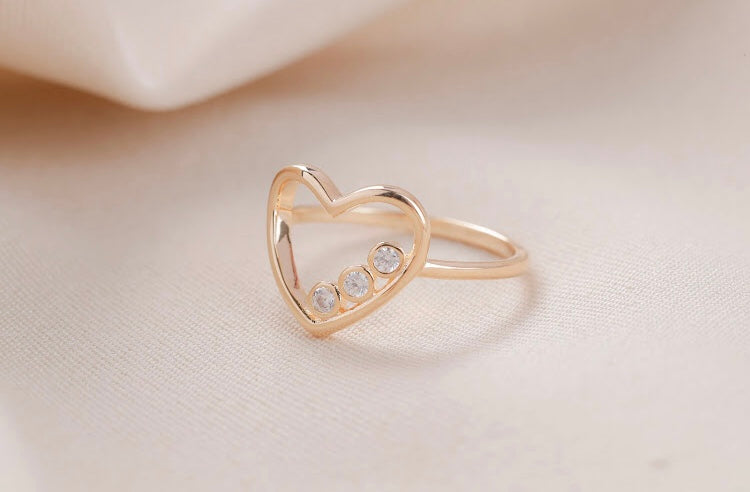 Anel coração vasado 3 zirconias