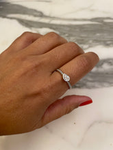 Carregar imagem no visualizador da galeria, Anel aro torcido e gota
