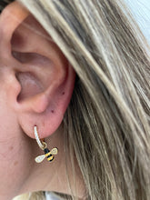 Carregar imagem no visualizador da galeria, Argola abelha
