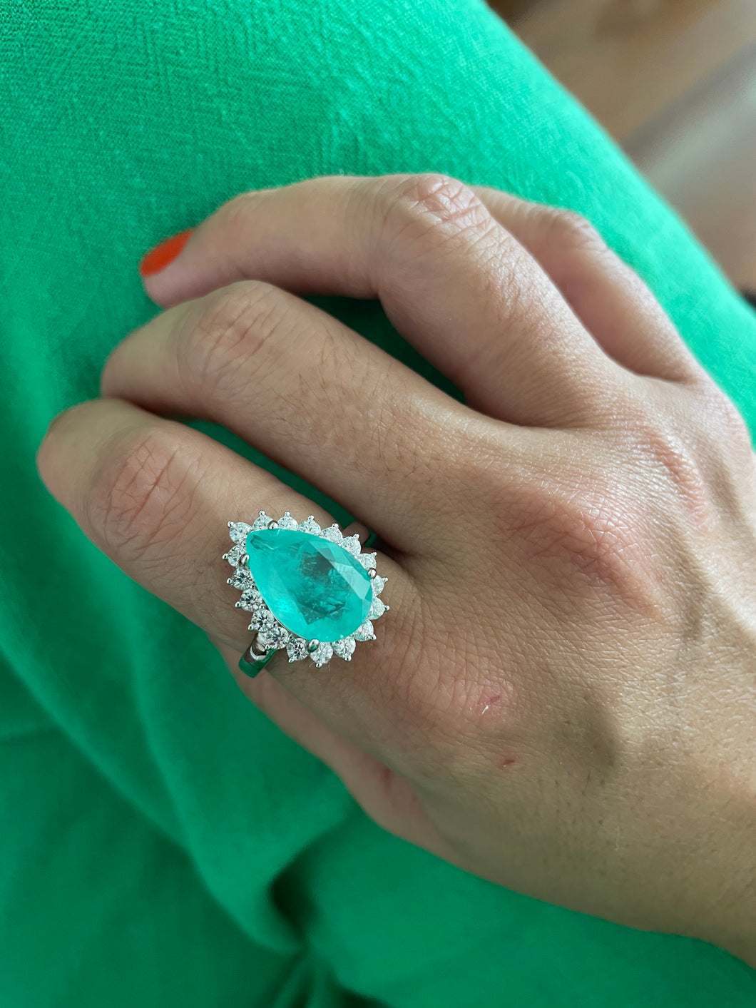 Anel gota fusion com zirconias em volta