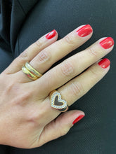 Carregar imagem no visualizador da galeria, Anel coração zirconias brancas
