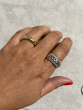 Carregar imagem no visualizador da galeria, Anel detalhe corrente c zirconias
