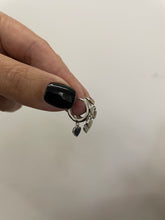 Carregar imagem no visualizador da galeria, Argola plaquinhas coração

