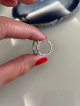 Carregar imagem no visualizador da galeria, Argola basic zirconias
