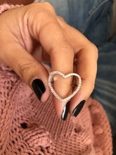 Carregar imagem no visualizador da galeria, Anel coração vasado zirconias
