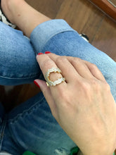 Carregar imagem no visualizador da galeria, Anel ferradura cravejado
