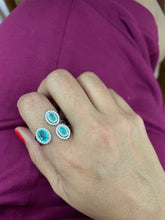 Carregar imagem no visualizador da galeria, Anel oval 3 pedras
