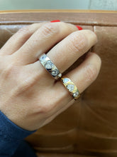 Carregar imagem no visualizador da galeria, Anel polido 3 corações
