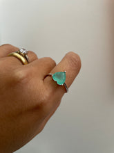 Carregar imagem no visualizador da galeria, Anel solitário coração colombiana
