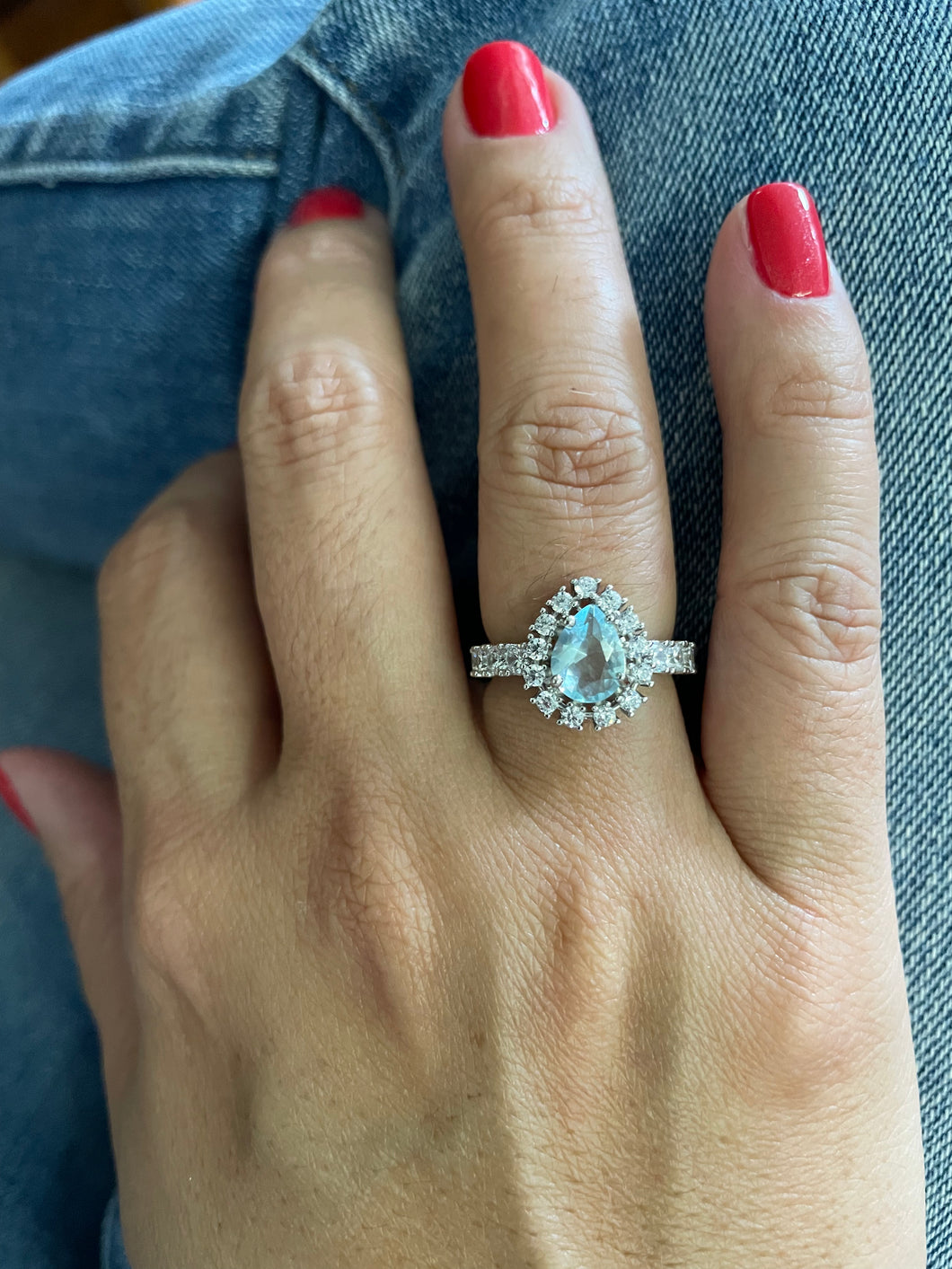 Anel gota cravejado Brenda