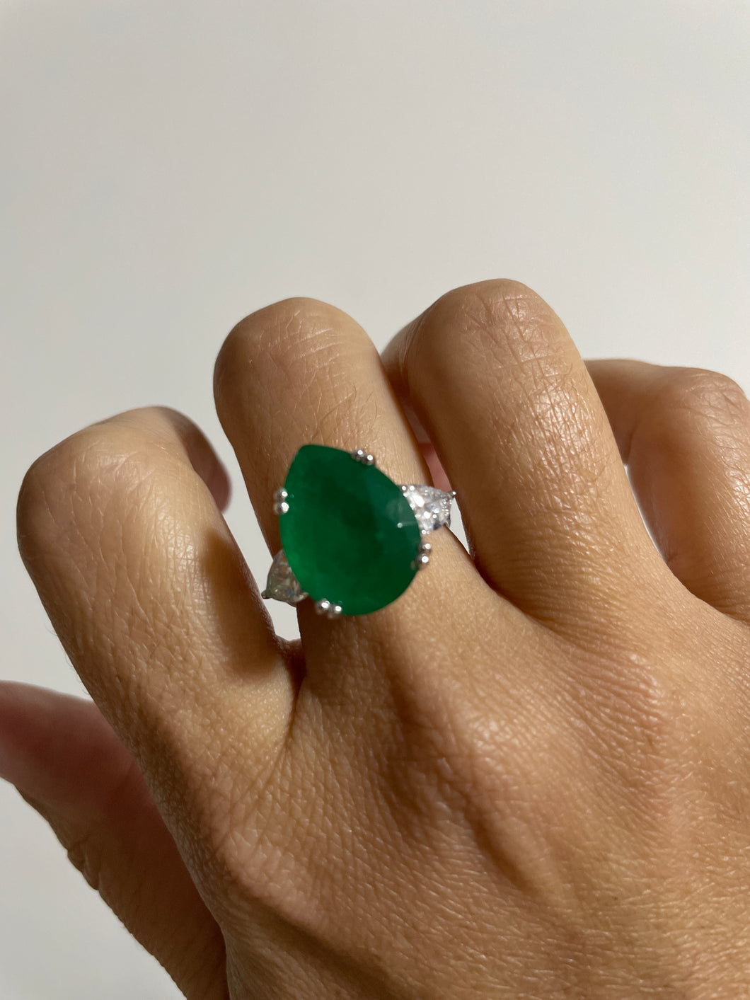Anel gota esmeralda