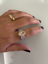 Carregar imagem no visualizador da galeria, Anel oval yellow com 2 fileiras de zirconias
