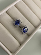 Carregar imagem no visualizador da galeria, Brinco oval c zirconias fusion
